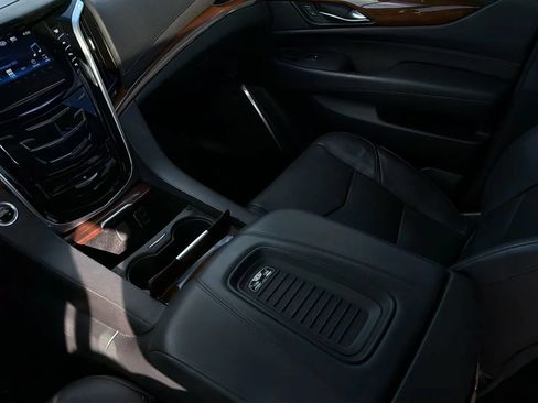 Used 2019 Cadillac Escalade ESV Premium Luxury AWD/4WD image 44