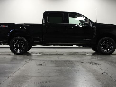 Used 2025 Ford F250 Platinum AWD/4WD image 3