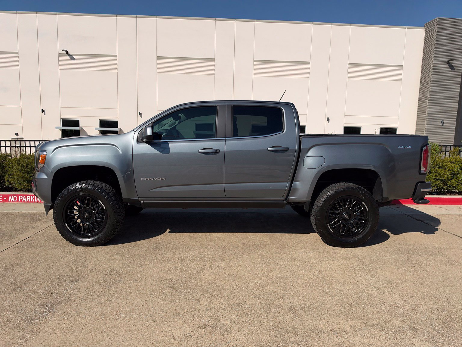 Used 2020 GMC Canyon SLE w/ Driver Alert Package AWD/4WD image 4