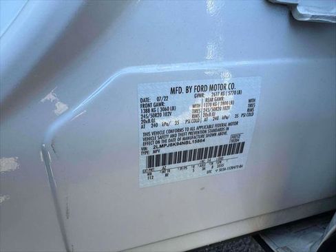 Used 2022 Lincoln Nautilus Reserve image 10