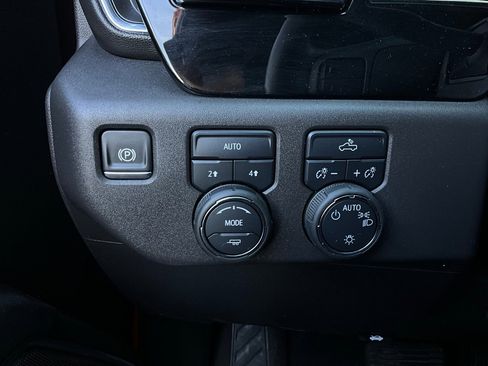 Used 2025 Chevrolet Silverado 1500 LT image 22