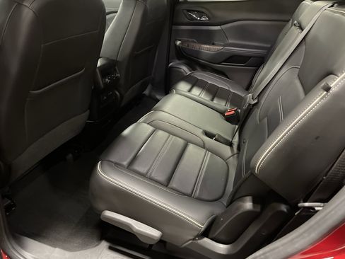 Used 2023 GMC Acadia Denali image 11