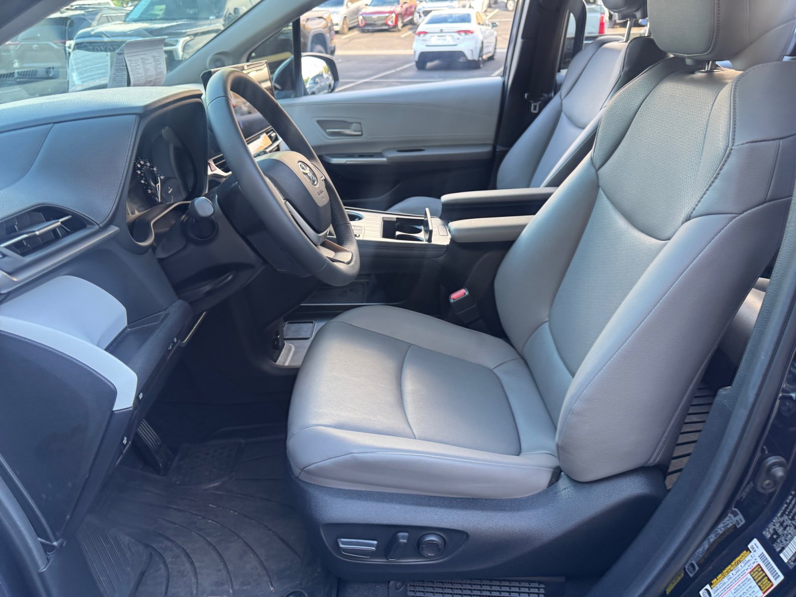 Certified 2026 Toyota Sienna XLE FWD image 14
