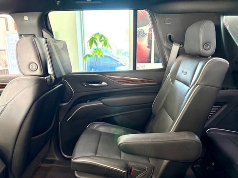 Used 2023 Cadillac Escalade Premium Luxury image 15