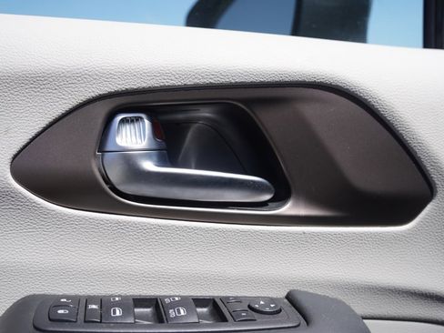 Used 2023 Chrysler Voyager LX image 13