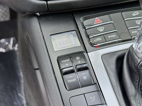 Certified 2021 Porsche Macan S AWD/4WD image 18