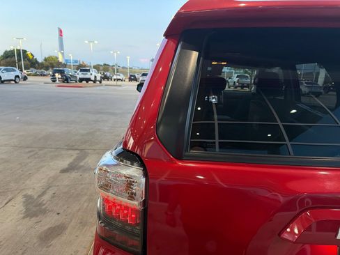 Used 2022 Toyota 4Runner SR5 AWD/4WD image 18