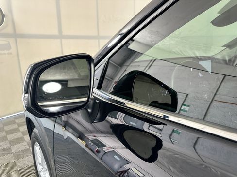 Used 2024 Toyota Highlander LE FWD image 10