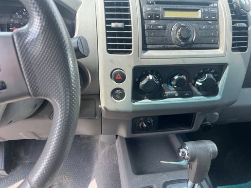 Used 2008 Nissan Frontier SE w/ SE Value Truck Pkg AWD/4WD image 12
