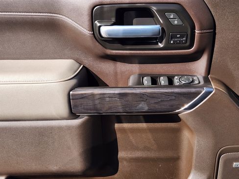 Used 2021 Chevrolet Silverado 2500 LTZ w/ LTZ Texas Edition image 24