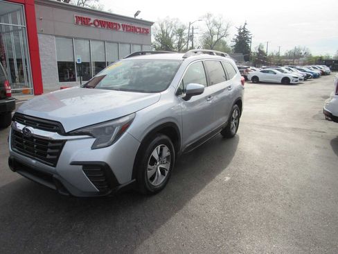 Used 2024 Subaru Ascent Premium w/ Convenience Package image 2