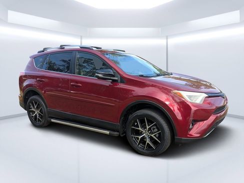 Used 2018 Toyota RAV4 SE w/ Power Extra Value Package image 2