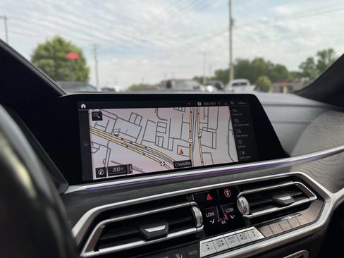 Used 2022 BMW X7 xDrive40i w/ M Sport Package AWD/4WD image 30