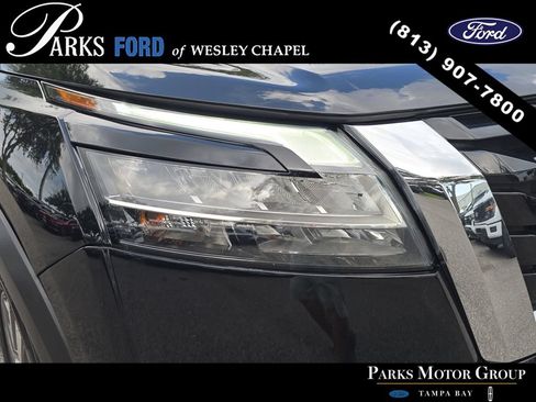 Used 2023 Nissan Pathfinder SL AWD/4WD image 7