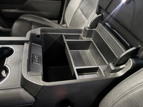 Used 2023 Chevrolet Suburban Z71 w/ Luxury Package image 24