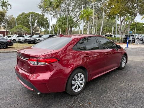 Used 2022 Toyota Corolla LE image 4