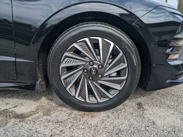 Used 2025 Hyundai Sonata Limited FWD image 11