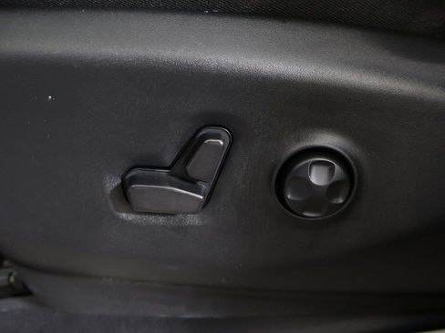 Used 2023 Chrysler Pacifica Limited image 38