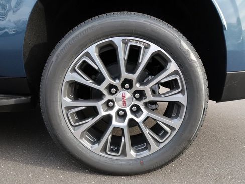 New 2026 GMC Yukon XL Elevation w/ LPO, Floor Liner Package AWD/4WD image 28