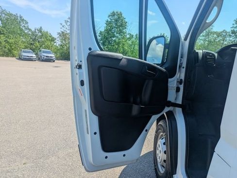 Used 2025 RAM ProMaster 2500 w/ Convenience Group FWD image 17