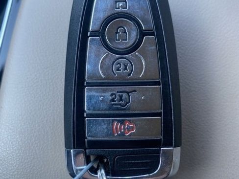 Used 2023 Lincoln Nautilus Reserve image 26