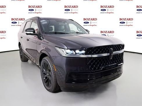 New 2026 Lincoln Navigator Reserve w/ Jet Appearance Package AWD/4WD image 1