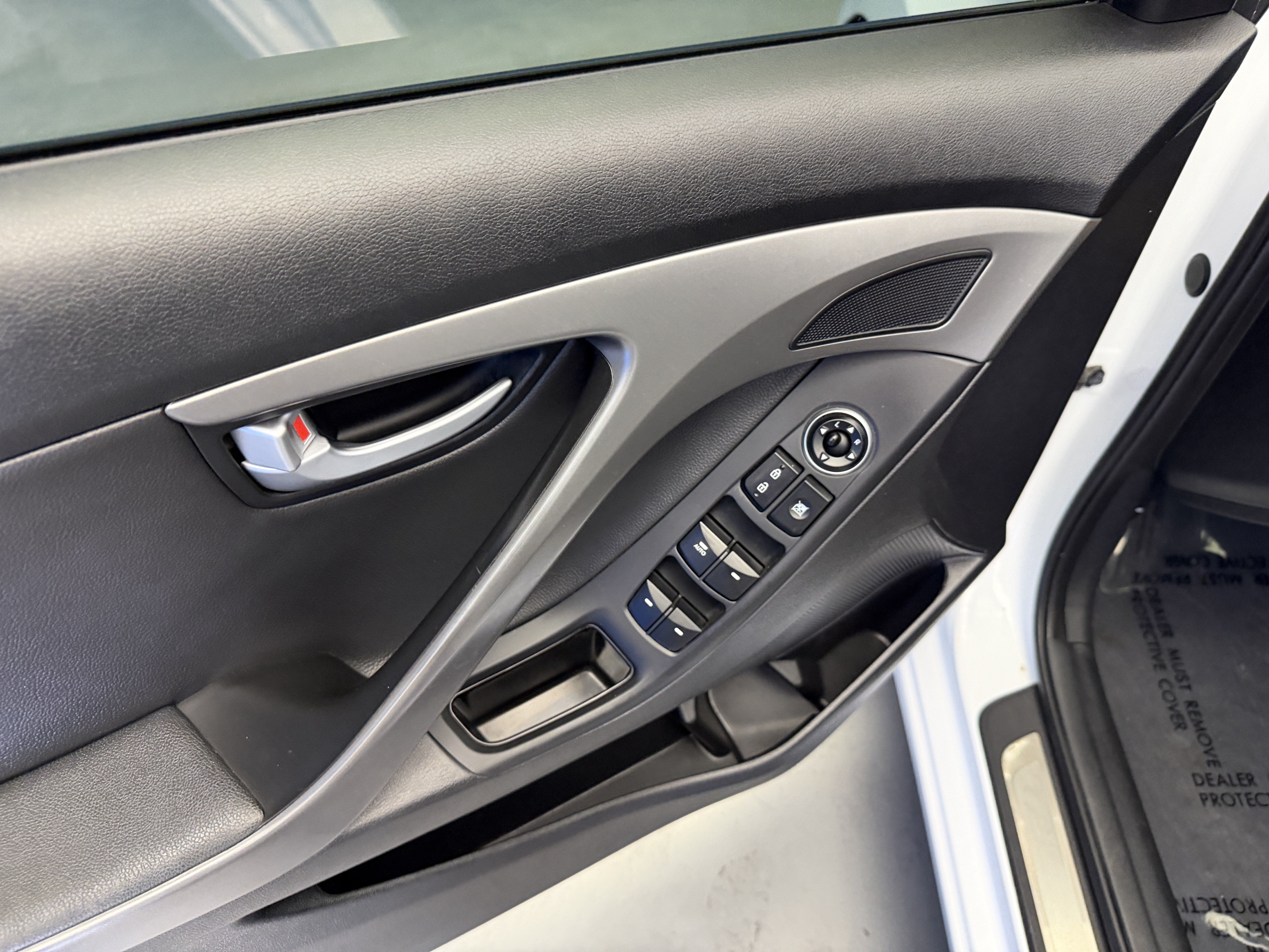 Used 2016 Hyundai Elantra Limited w/ Option Group 04 FWD image 10