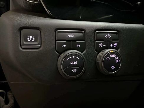 Used 2025 Chevrolet Silverado 1500 LT AWD/4WD image 26