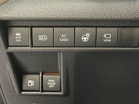 Certified 2025 Toyota Sienna Platinum image 19