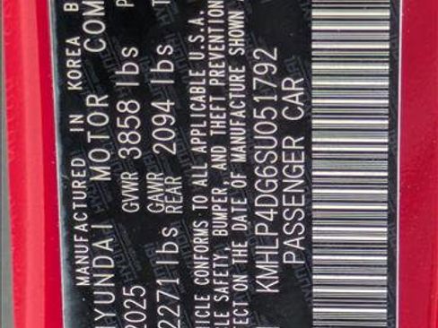 New 2025 Hyundai Elantra Limited image 22