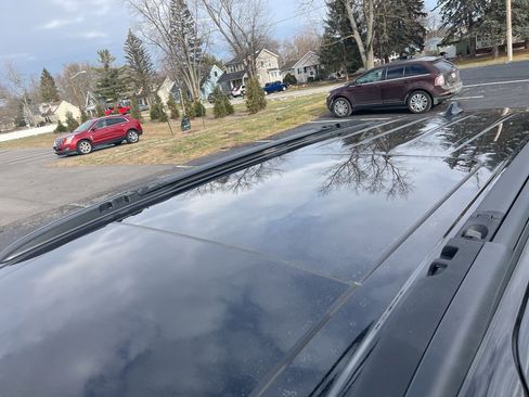 Used 2025 Chrysler Pacifica Limited image 15