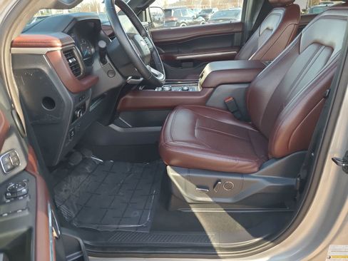 Used 2023 Ford Expedition Limited image 19