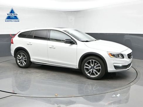 Used 2017 Volvo V60 T5 Cross Country Platinum AWD/4WD image 1