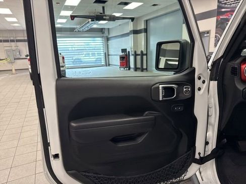 Used 2022 Jeep Wrangler Unlimited Rubicon w/ LED Lighting Group image 36