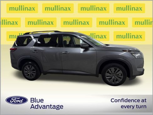 Used 2023 Nissan Pathfinder SV FWD image 2
