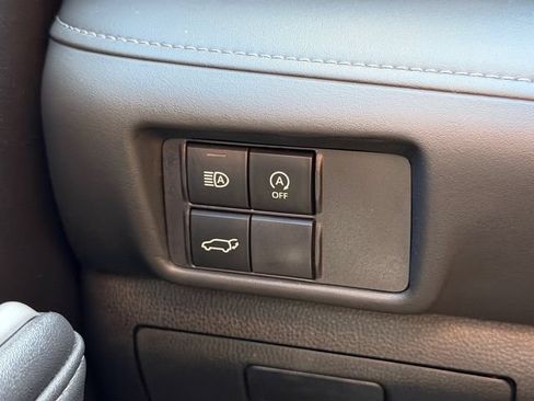 Used 2023 Toyota Highlander XLE FWD image 30