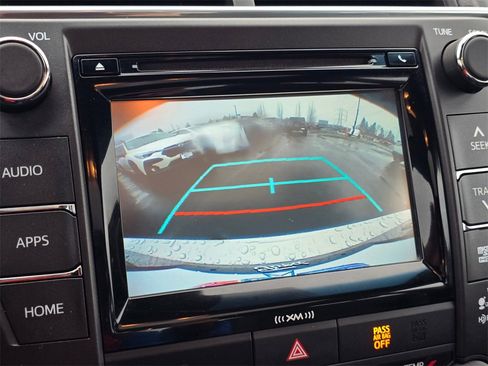 Used 2016 Toyota Camry XLE image 31