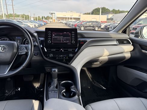 Used 2024 Toyota Camry SE w/ Convenience Package FWD image 29