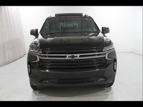 Used 2022 Chevrolet Suburban RST w/ Luxury Package AWD/4WD image 2