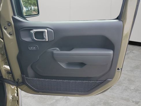 New 2025 Jeep Gladiator Rubicon w/ Convenience Group image 13