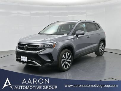 Used 2023 Volkswagen Taos SE w/ Panoramic Sunroof Package