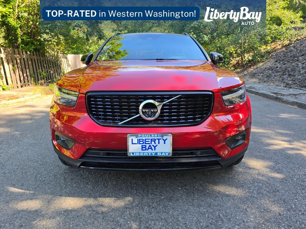 Used 2022 Volvo XC40 T5 R-Design w/ Advanced Package AWD/4WD image 2