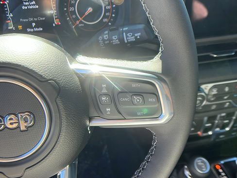 New 2026 Jeep Wrangler Unlimited Sahara AWD/4WD image 25