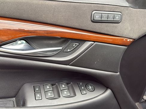 Used 2018 Cadillac Escalade Luxury image 11