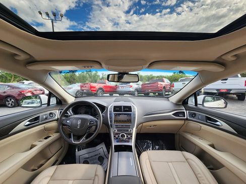 Used 2018 Lincoln MKZ Reserve w/ Climate Package FWD image 9