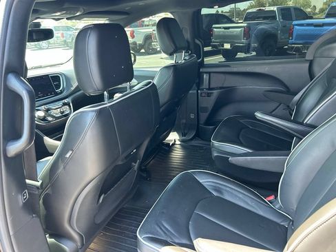 Used 2022 Chrysler Pacifica Limited w/ S Appearance Package FWD image 36