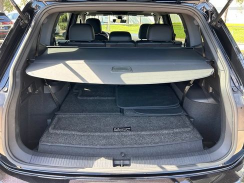 Certified 2023 Volkswagen Tiguan SE R-Line FWD image 43