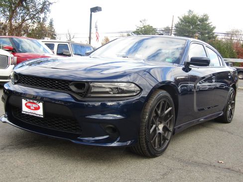 Used 2017 Dodge Charger R/T image 3