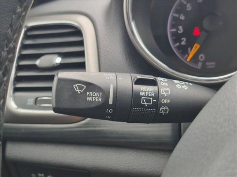 Used 2020 Jeep Grand Cherokee Laredo RWD image 15