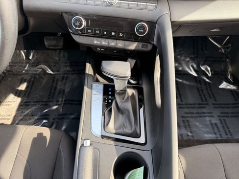 Used 2024 Hyundai Elantra SEL image 20